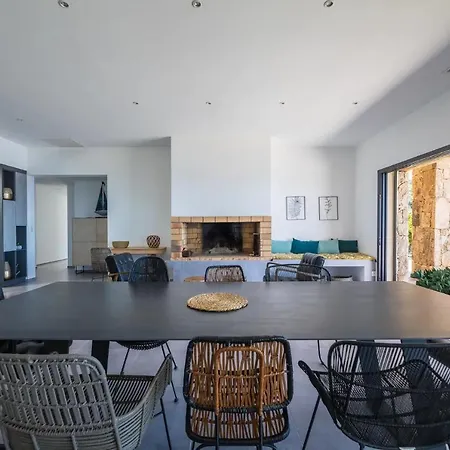 Superbe villa de luxe avec piscine privée et vue magnifique mer, proche Ajaccio *