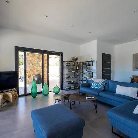 Superbe villa de luxe avec piscine privée et vue magnifique mer, proche Ajaccio *