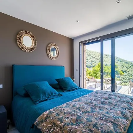 Villa Superbe villa de luxe avec piscine privée et vue magnifique mer, proche Ajaccio *
