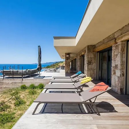 Villa Superbe villa de luxe avec piscine privée et vue magnifique mer, proche Ajaccio Calcatoggio (Corsica)