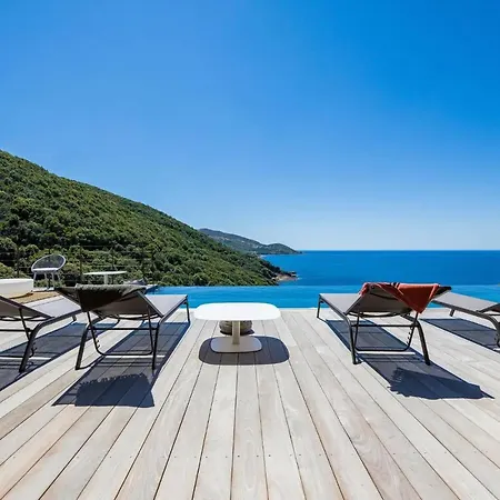 Villa Superbe villa de luxe avec piscine privée et vue magnifique mer, proche Ajaccio *