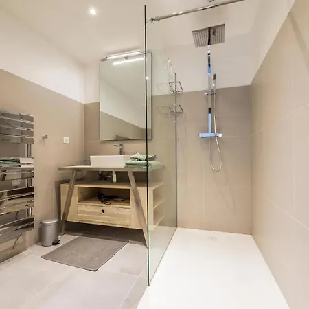 Superbe villa de luxe avec piscine privée et vue magnifique mer, proche Ajaccio Villa