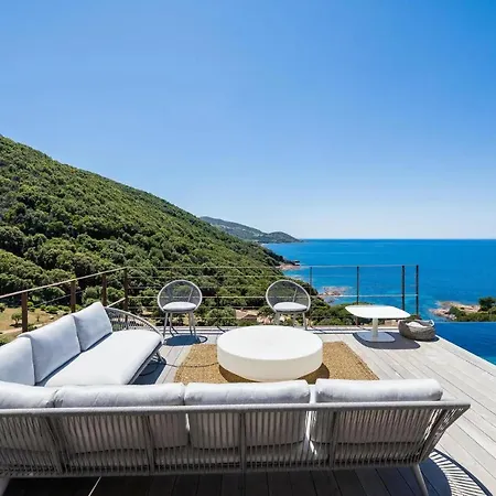 Superbe villa de luxe avec piscine privée et vue magnifique mer, proche Ajaccio Villa *